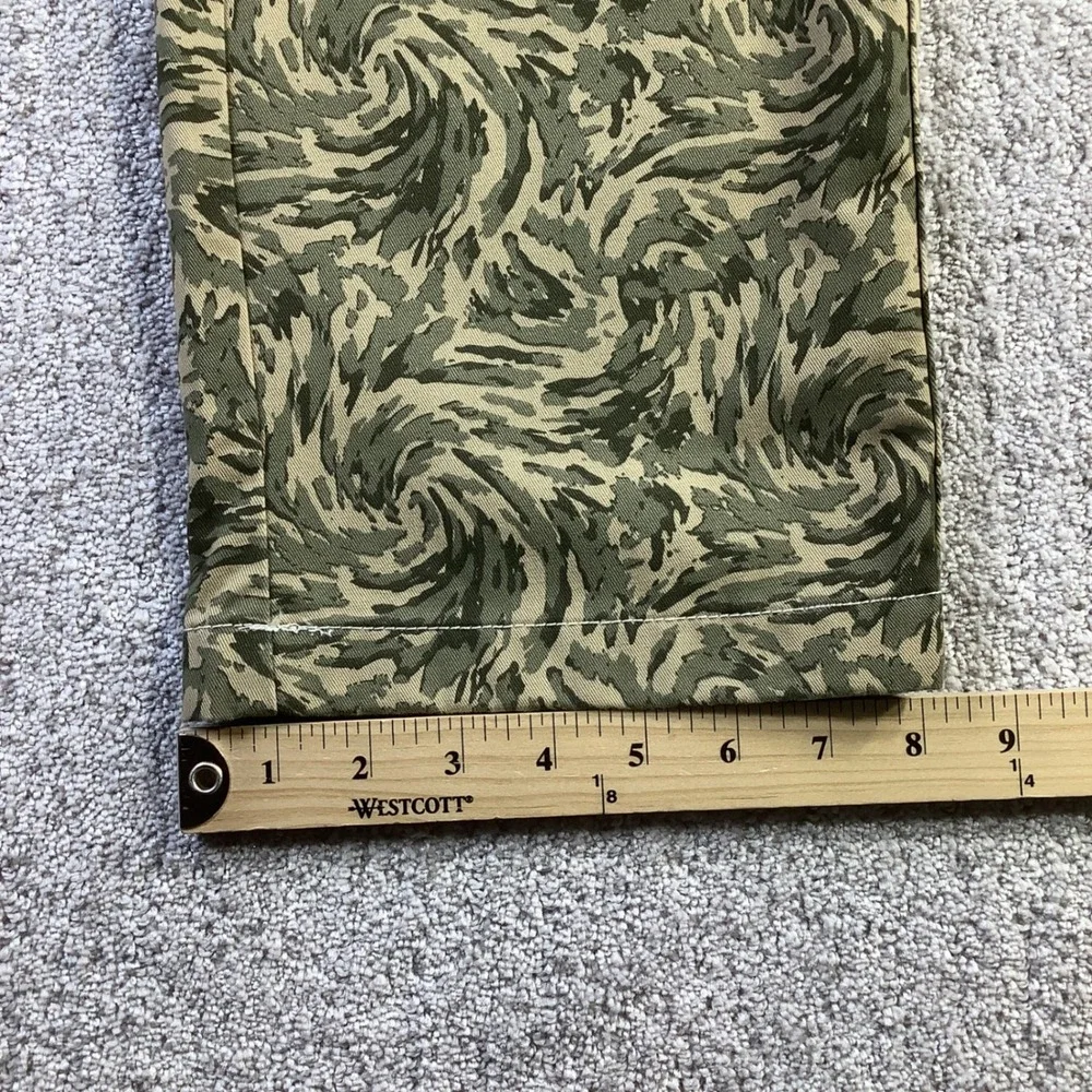 True Religion Abstract Camo SN Cargo Pants Green Straight Leg Size 30 x 32 NWT